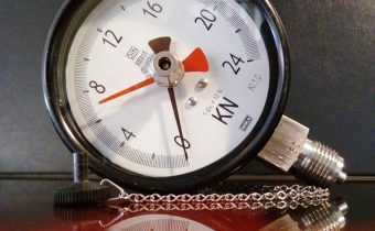 pressure-gauge-with-max-indicator
